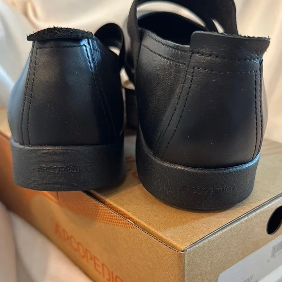 Arcopedico Betsy Black Flats with Elastic Strap Size 40.   NWT - Picture 4 of 4